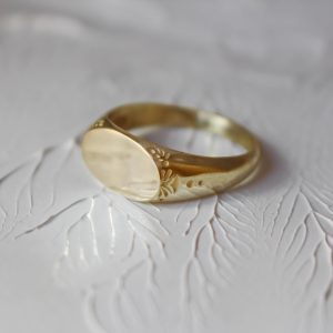oval signet ring